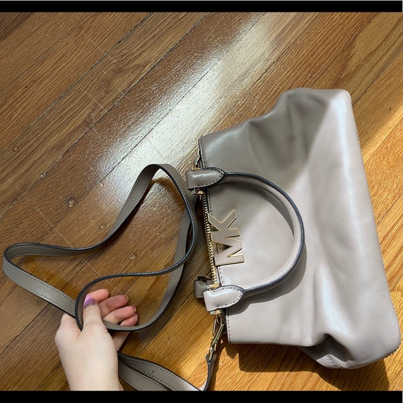 Micheal Kors purse - Picture 4 of 4